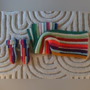 beautiful la mer knit scarf and mittens. never worn.